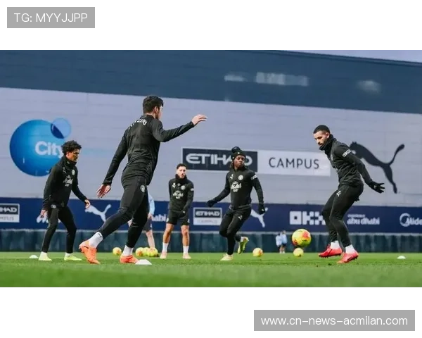 曼城围攻富勒姆禁区，多库低平球传中造成混战